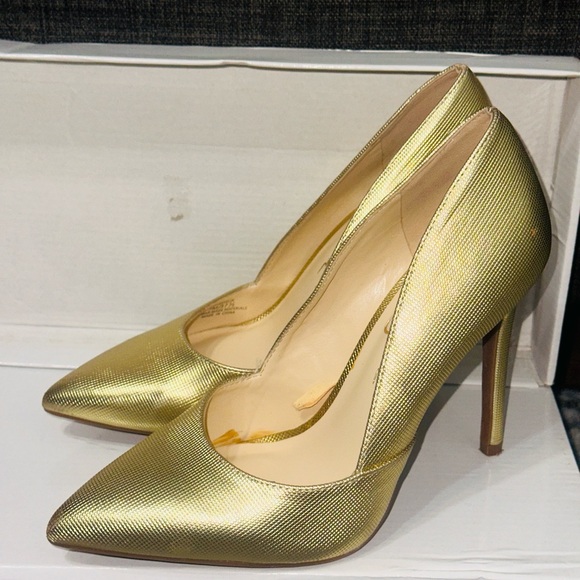 Jessica Simpson heels - Picture 3 of 5